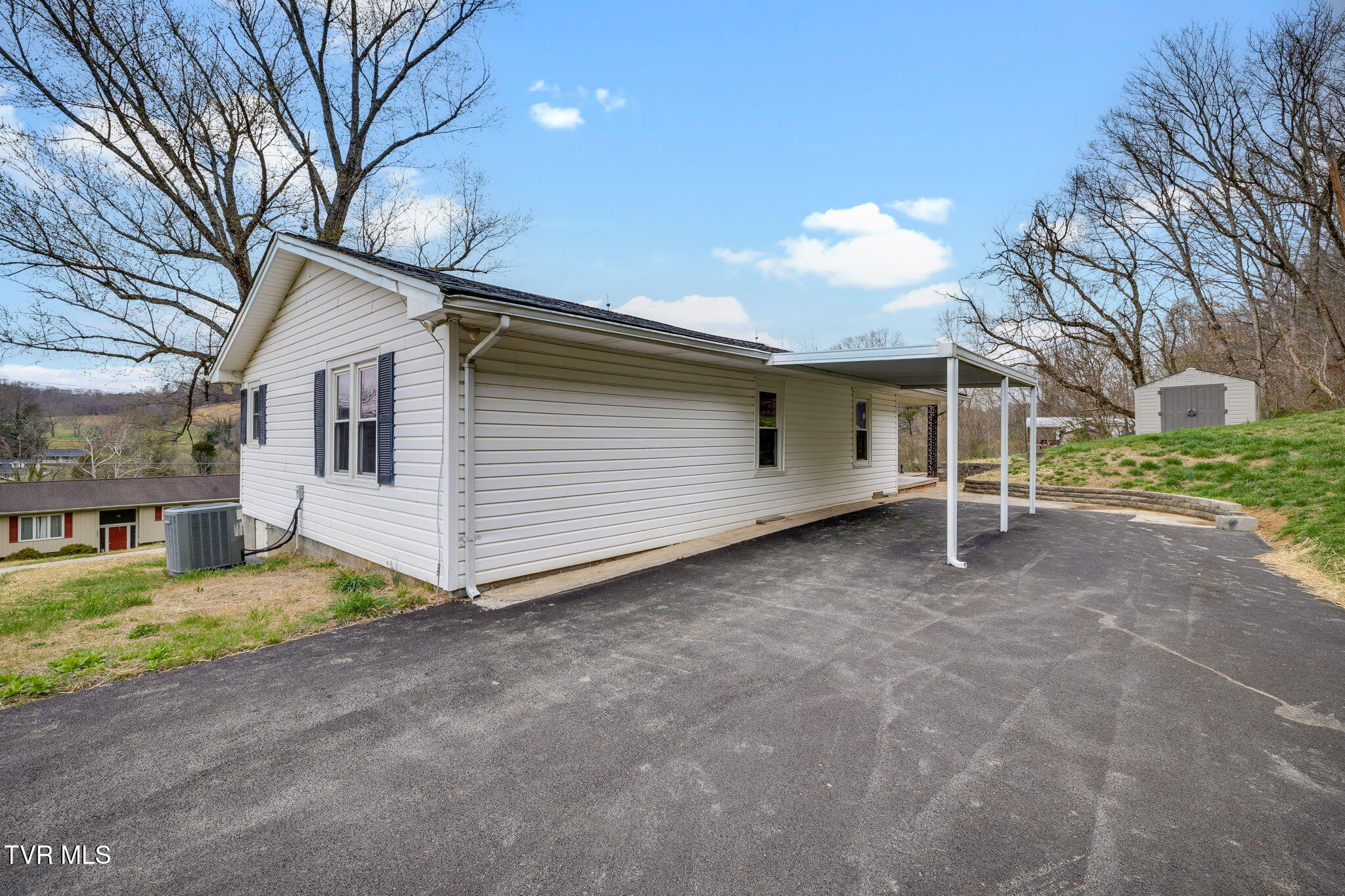 1263 Summerville Road Kingsport, TN 37663 - Photo 27 of 37 026
