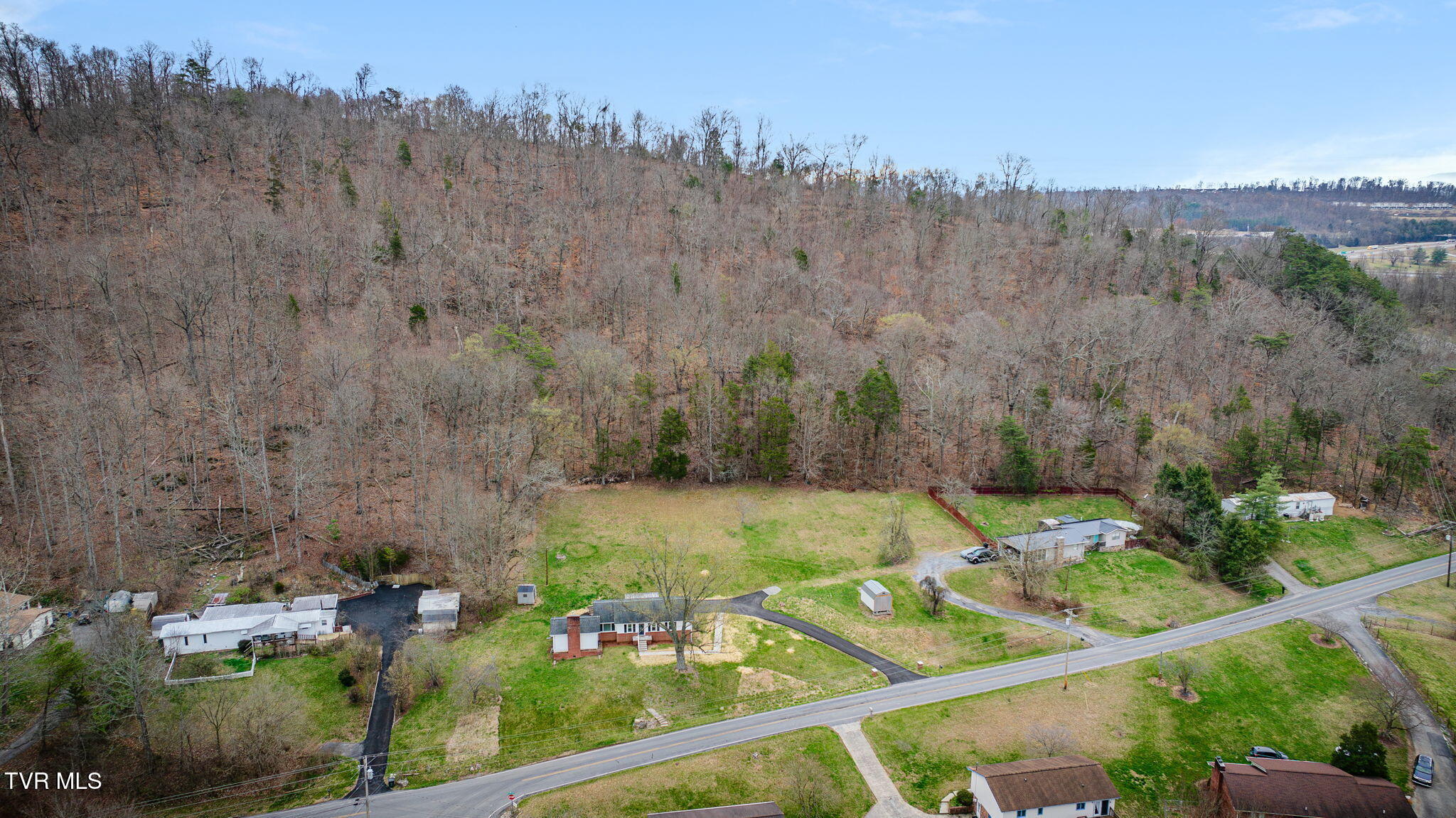 1263 Summerville Road Kingsport, TN 37663 - Photo 33 of 37 102
