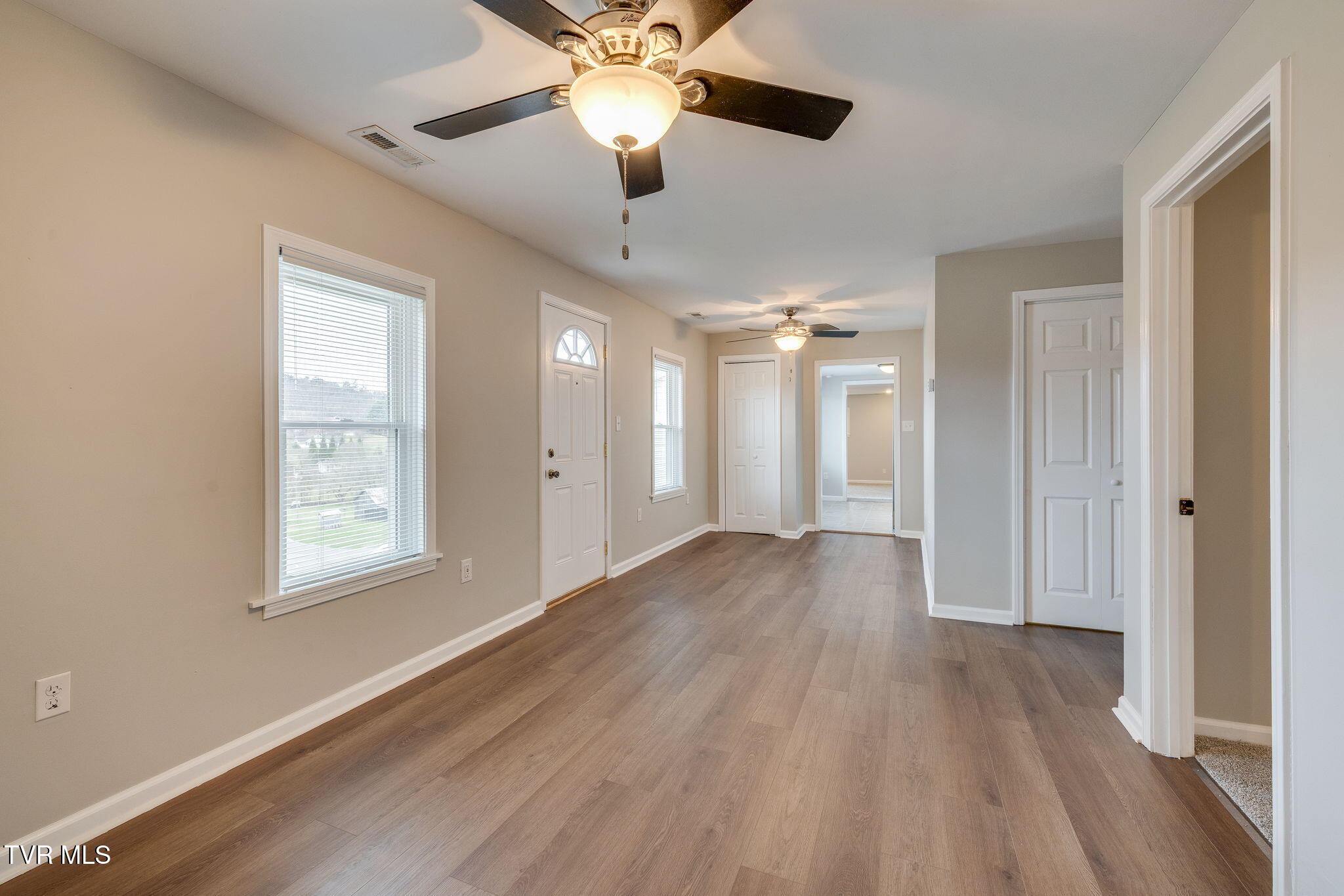 1263 Summerville Road Kingsport, TN 37663 - Photo 8 of 37 007