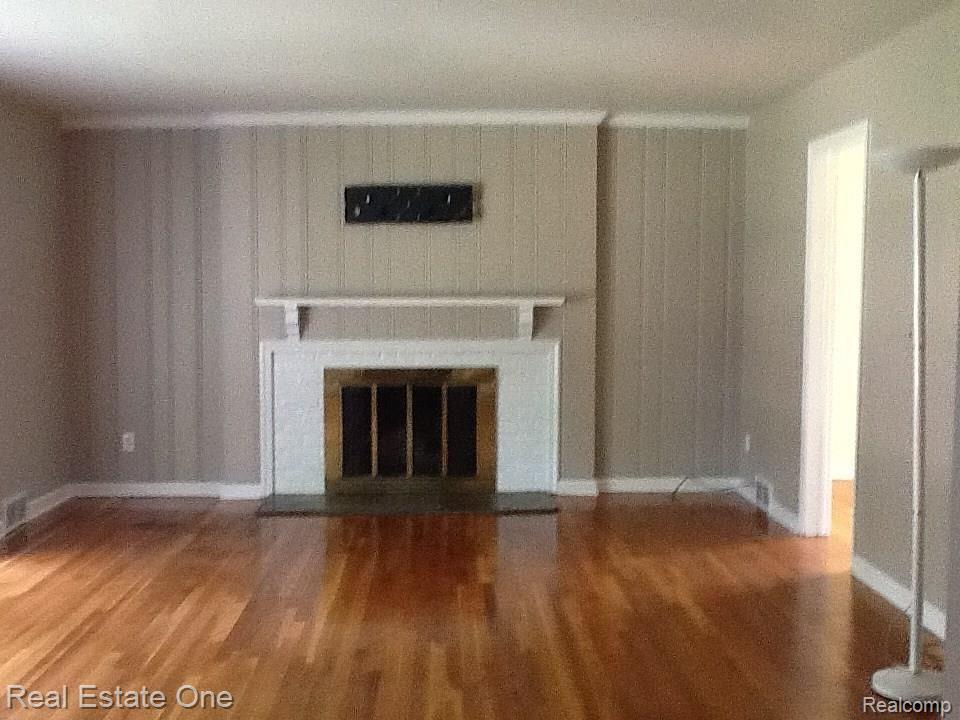 807 Hawthorne Road Grosse Pointe, MI 48236 - Photo 4 of 20 Living Room Hardwood Floors, Fireplace