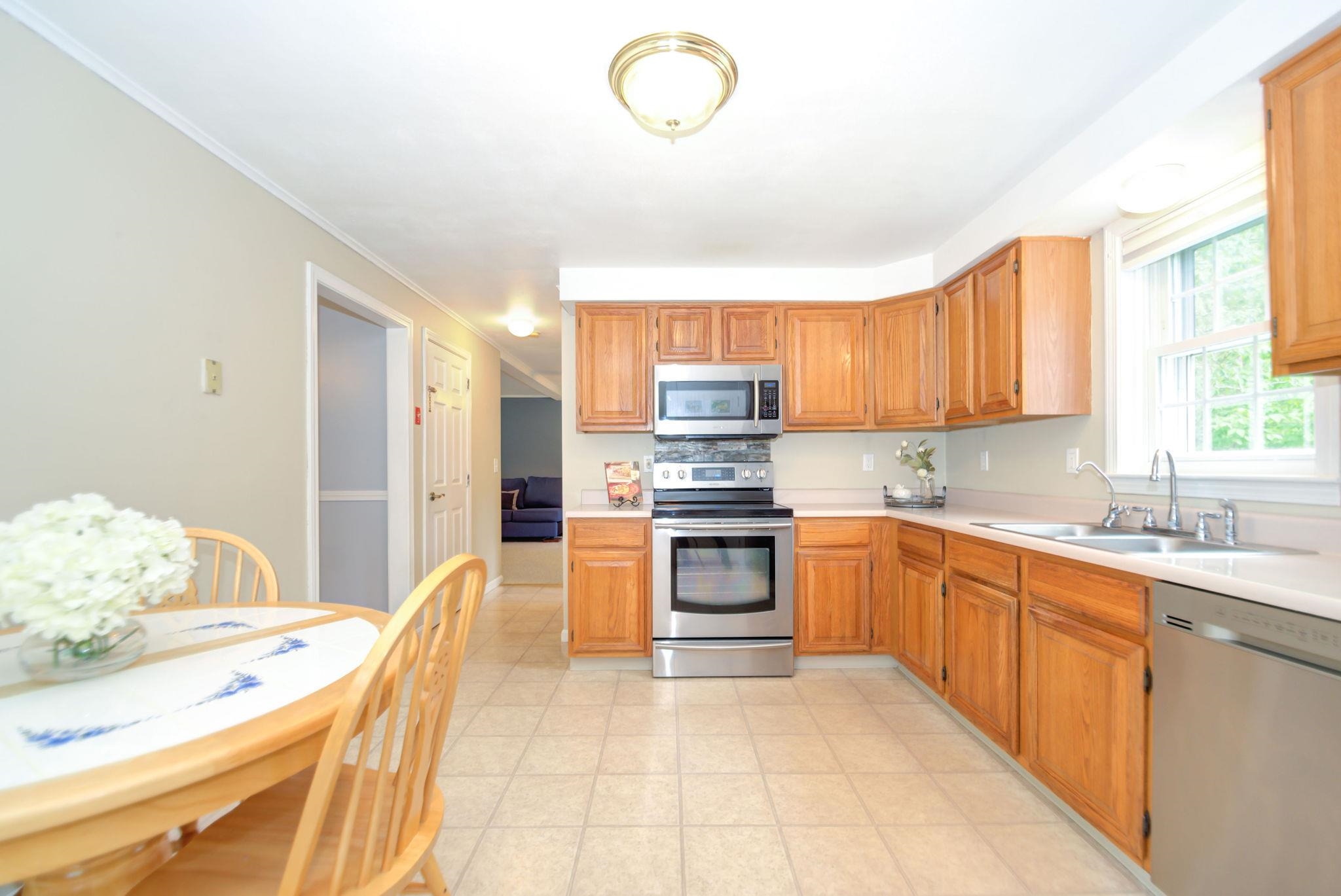 307 High Range Road Londonderry, NH 03053 - Photo 3 of 30 Gallery Image 3