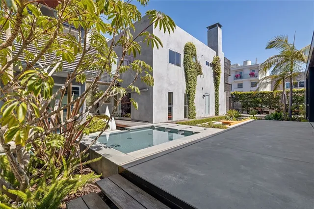 $39,500 | 27 Driftwood Street, Marina del Rey, CA 90292