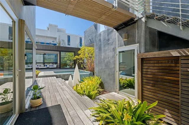 $39,500 | 27 Driftwood Street, Marina del Rey, CA 90292