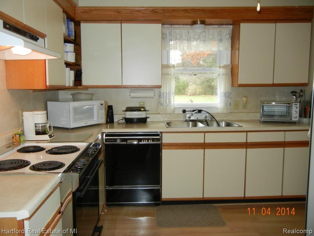 30891 Ridgeway Drive Farmington, MI 48334 - Photo 11 of 27 Kitchen