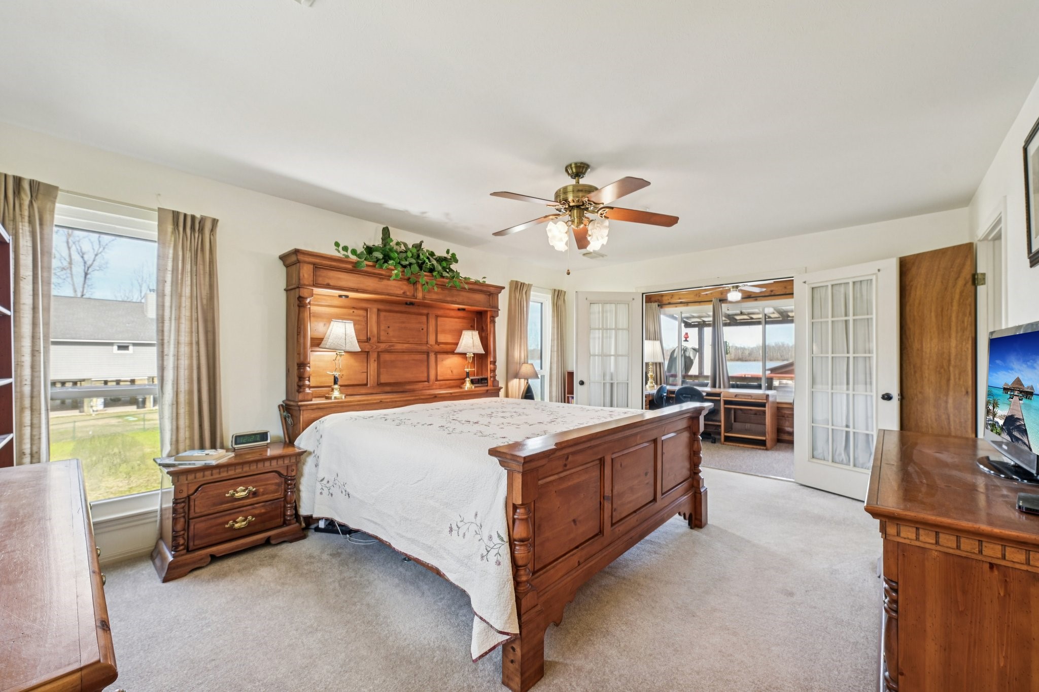 94 Lakeview Drive Huntsville, TX 77320 - Photo 15 of 45 Primary bedroom 1