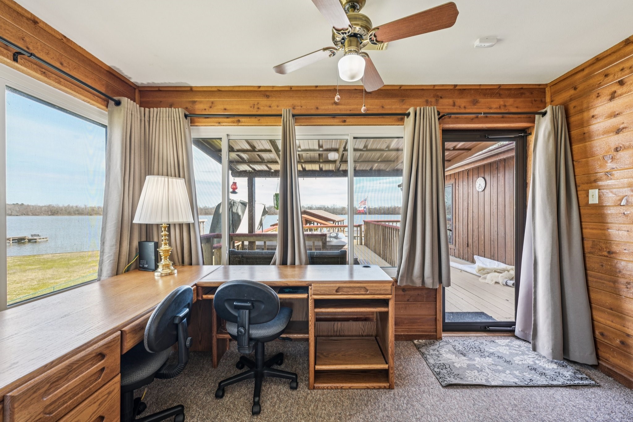 94 Lakeview Drive Huntsville, TX 77320 - Photo 16 of 45 Primary bedroom 1 attached sunroom with Lake view