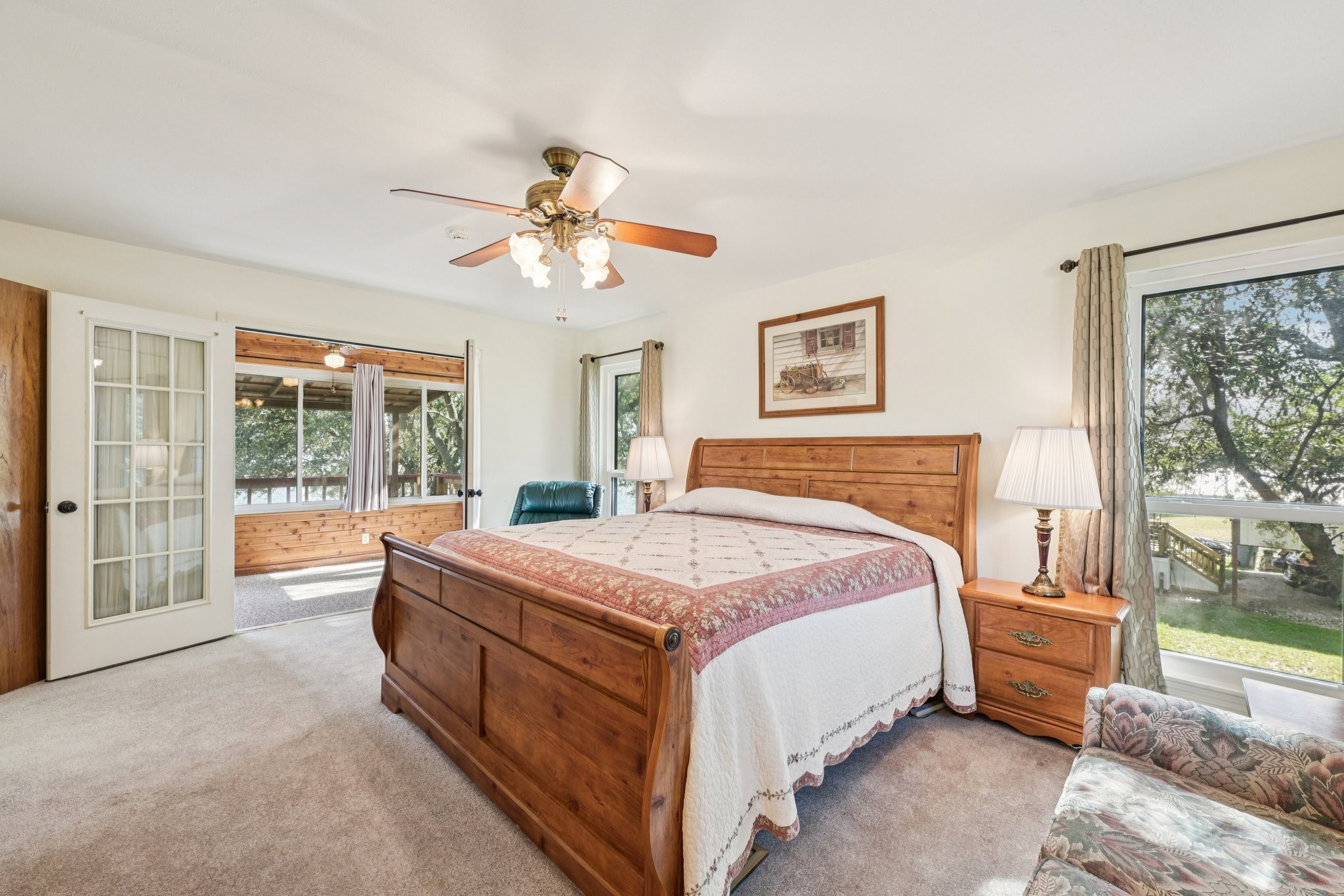 94 Lakeview Drive Huntsville, TX 77320 - Photo 18 of 45 Primary Bedroom 2 with attached sunroom with Lake View..