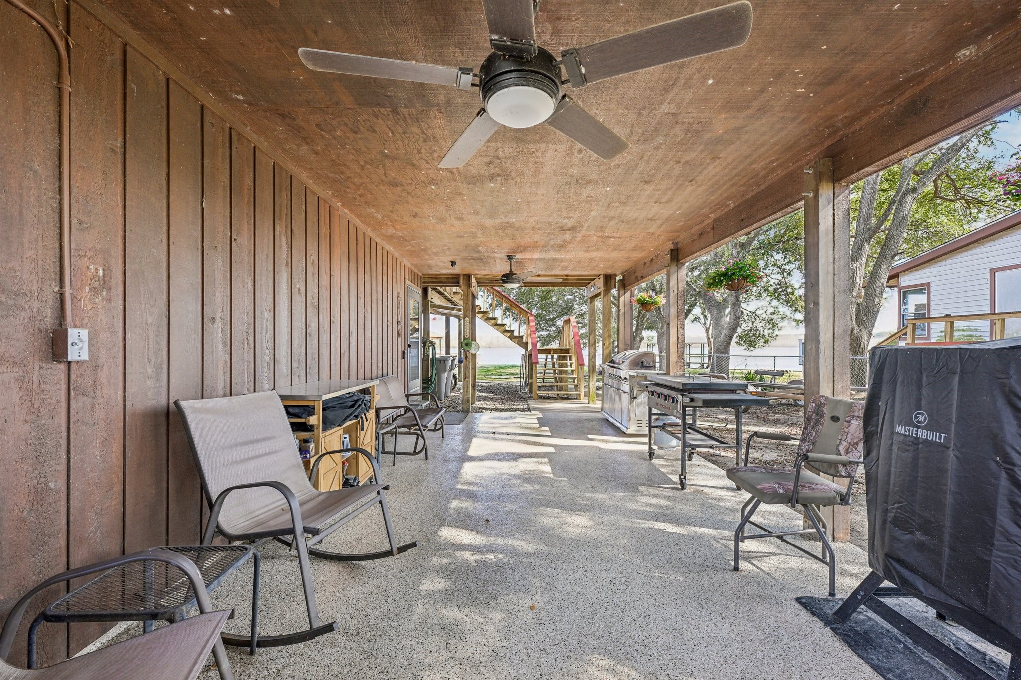 94 Lakeview Drive Huntsville, TX 77320 - Photo 29 of 45 Outdoor living and cooking area.