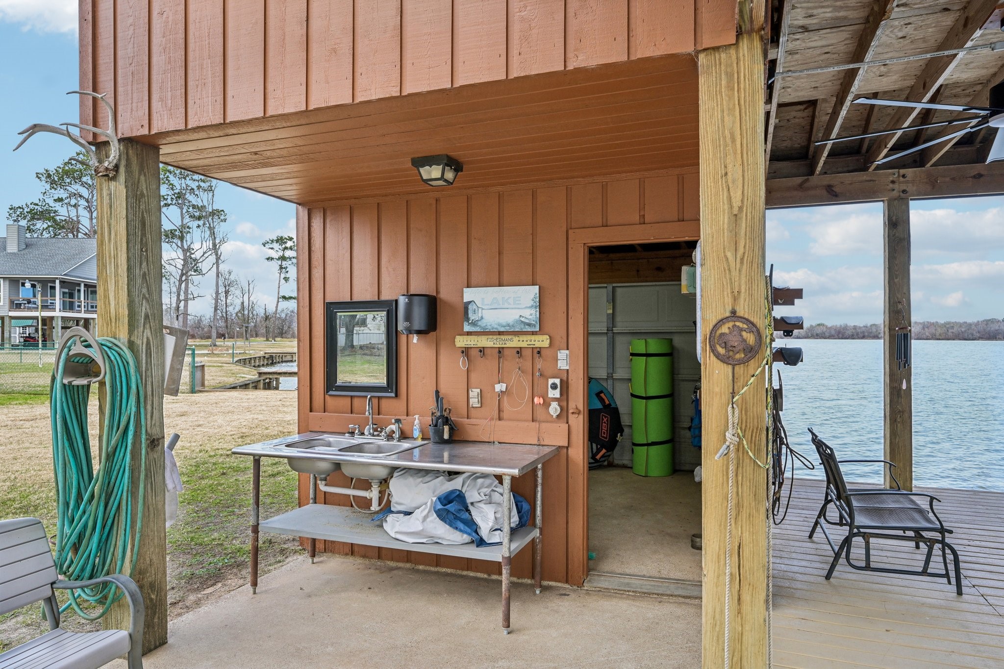 94 Lakeview Drive Huntsville, TX 77320 - Photo 34 of 45 Fish Cleaning Station