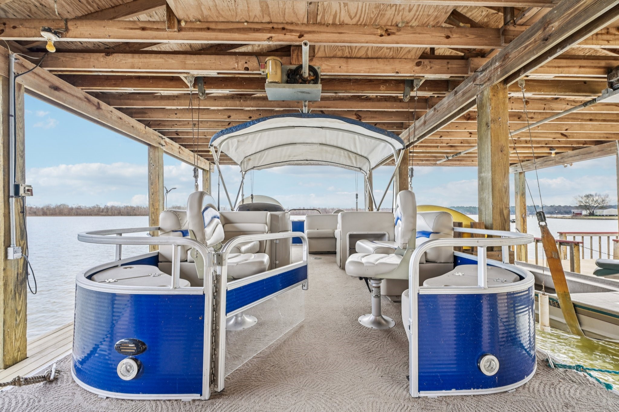 94 Lakeview Drive Huntsville, TX 77320 - Photo 38 of 45 Boat available for purchase