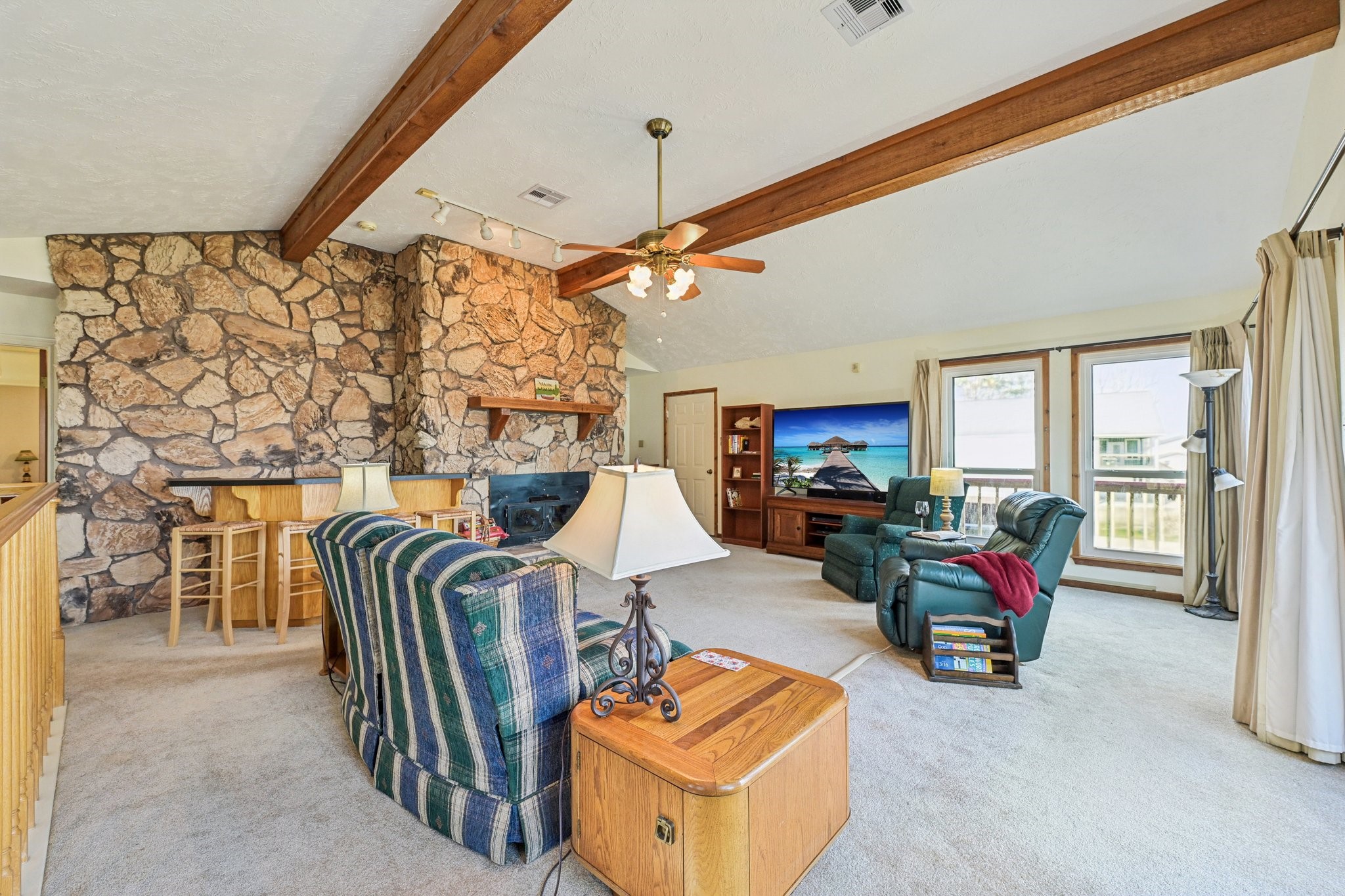 94 Lakeview Drive Huntsville, TX 77320 - Photo 6 of 45 Living room