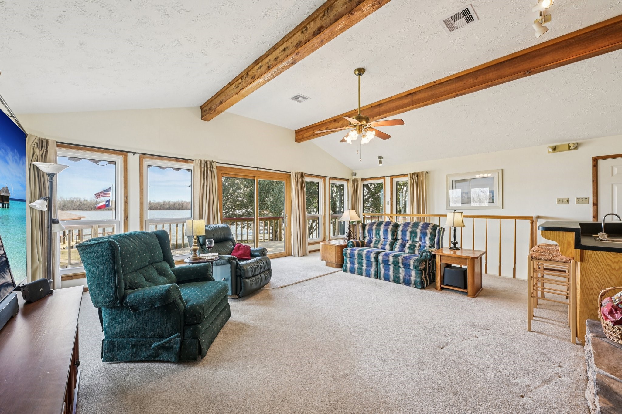 94 Lakeview Drive Huntsville, TX 77320 - Photo 7 of 45 Living Area with Lake View