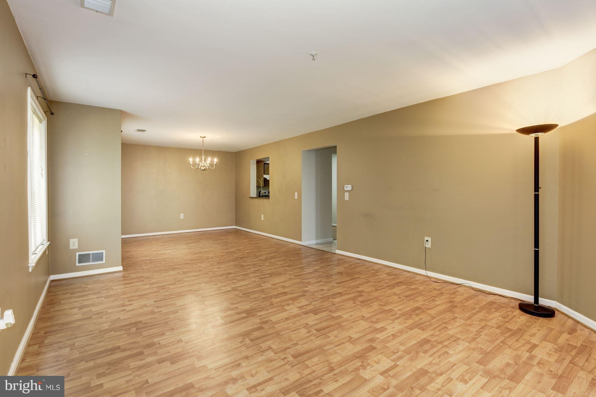 425 Pleasanton Road, Unit C12 Westminster, MD 21157 - Photo 15 of 30 Mini Blinds throughout
