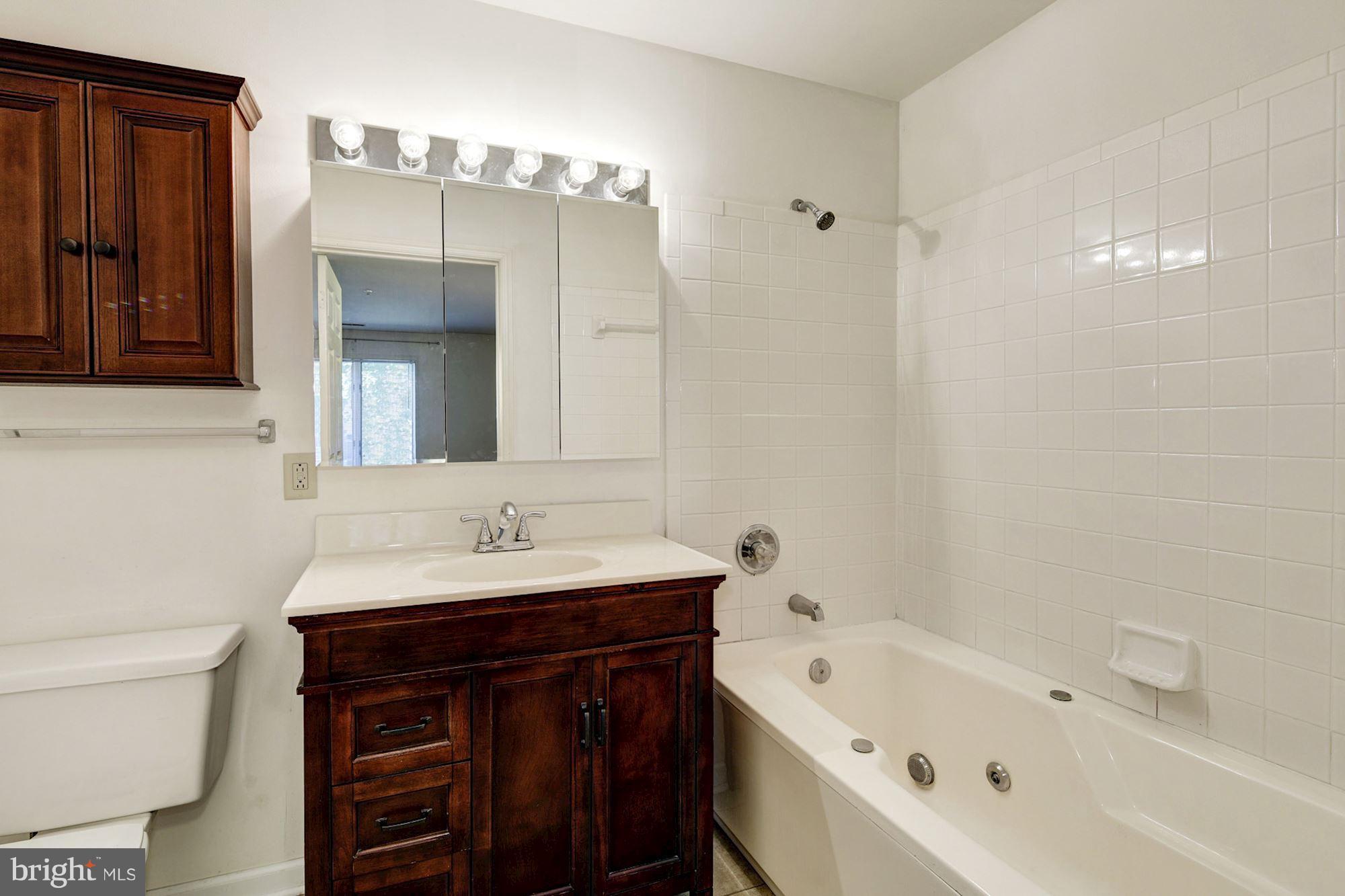 425 Pleasanton Road, Unit C12 Westminster, MD 21157 - Photo 23 of 30 Master Bath w/Jetted Tub & Ceramic Tile