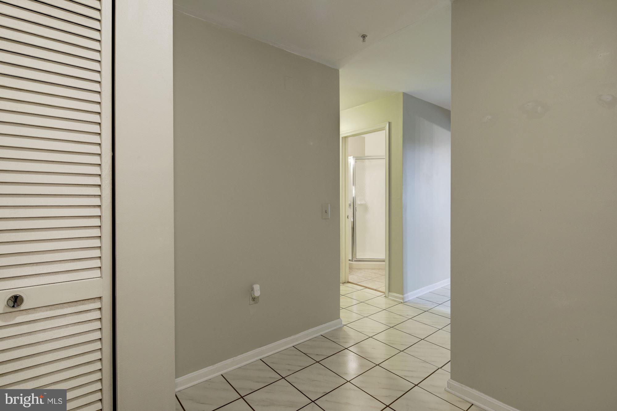425 Pleasanton Road, Unit C12 Westminster, MD 21157 - Photo 24 of 30 Wide Hallways & Doorways