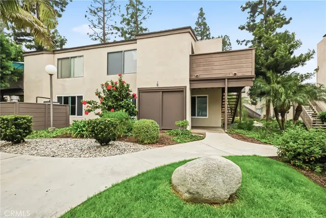 $2,100 | 1422 Cabrillo Park Drive, Unit B, Santa Ana, CA 92701