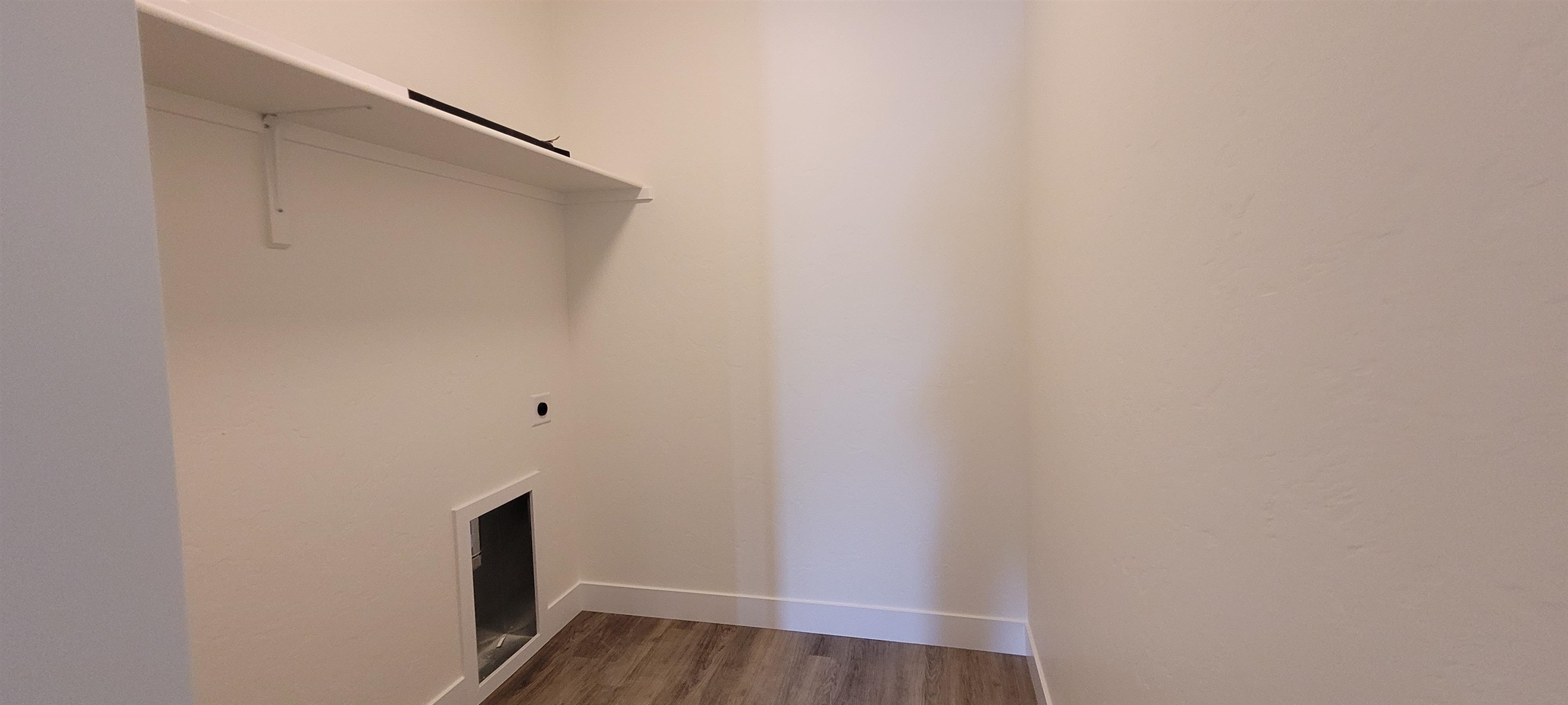 1674 Tungsten Way Fruita, CO 81521 - Photo 4 of 17 a view of small space with wooden floor
