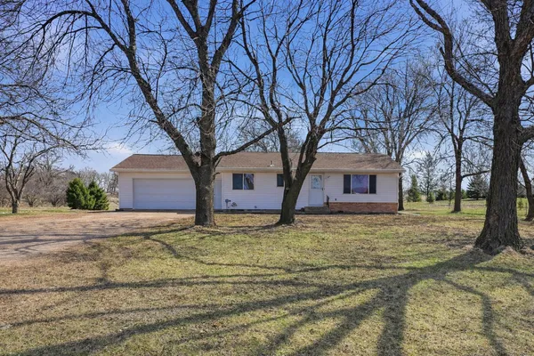 $280,000 | 28761 Sleepy Hollow Road, Winthrop, MN 55396