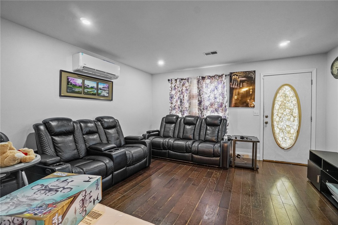 44 Ridgeway Avenue Providence, RI 02909 - Photo 3 of 24