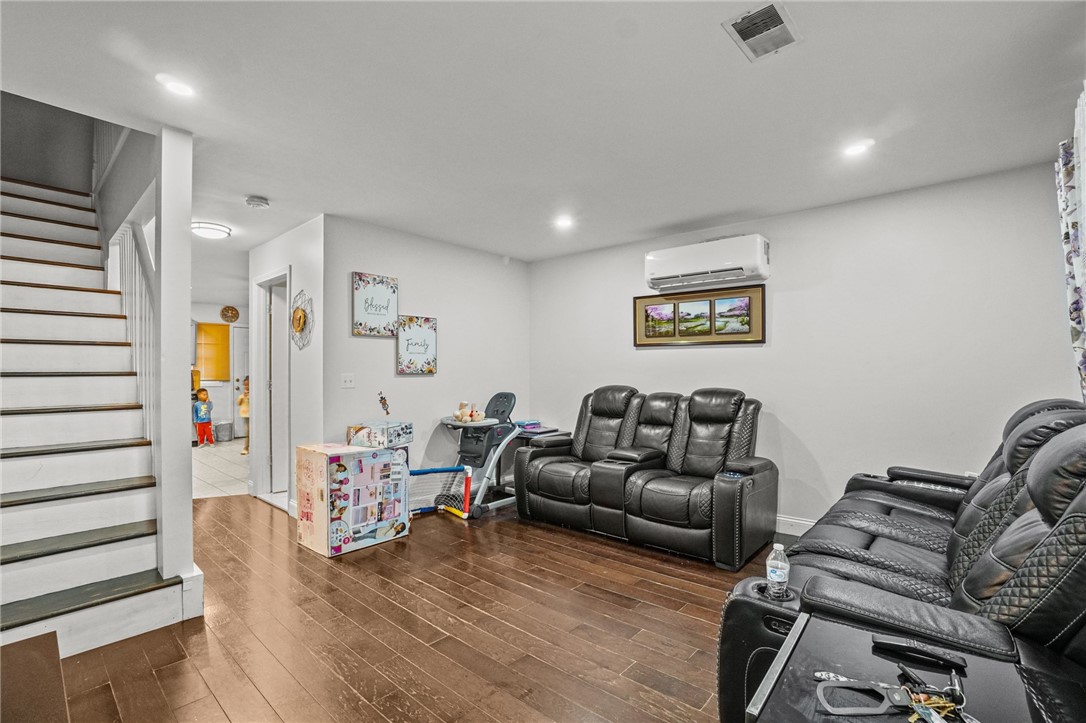 44 Ridgeway Avenue Providence, RI 02909 - Photo 4 of 24