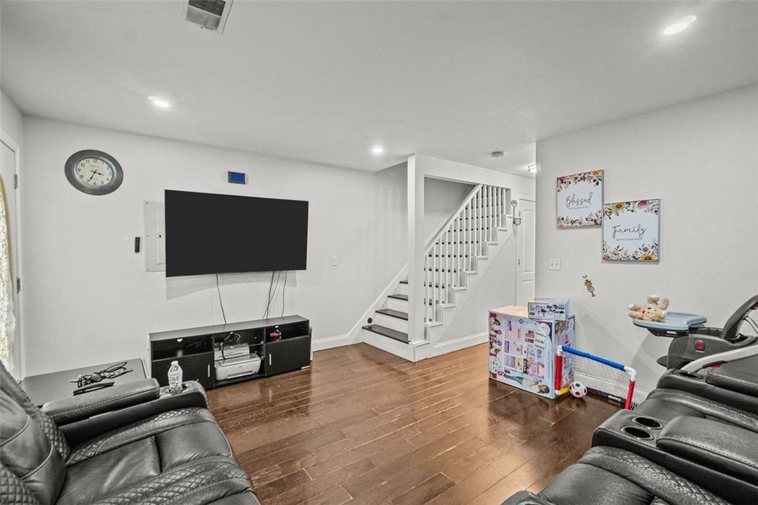 44 Ridgeway Avenue Providence, RI 02909 - Photo 5 of 24