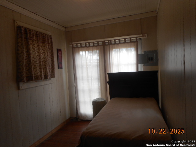 1212 Magnolia Street Jourdanton, TX 78026 - Photo 11 of 14 a bedroom with a bed and a window