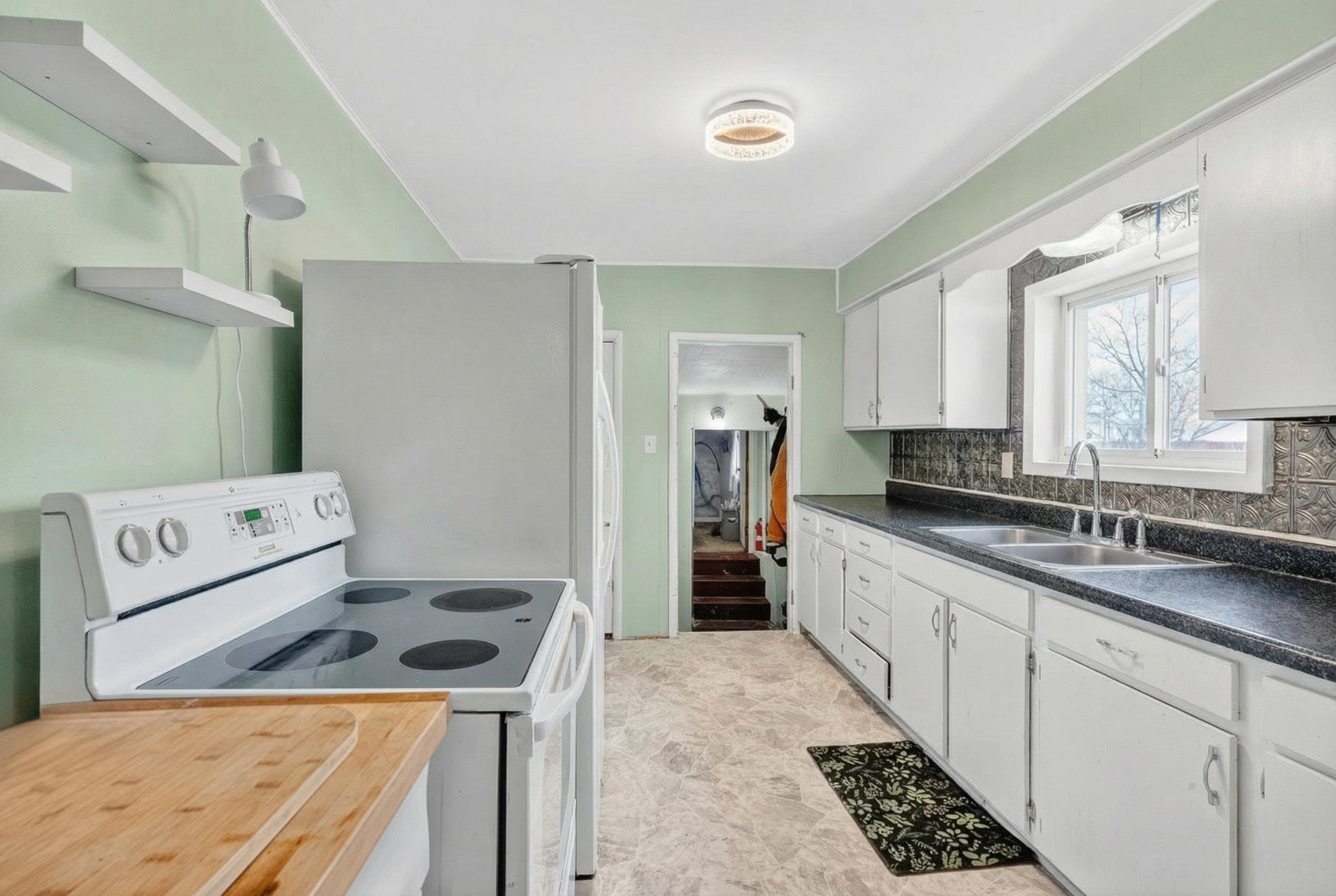 523 Michigan Street Omro, WI 54963 - Photo 4 of 20