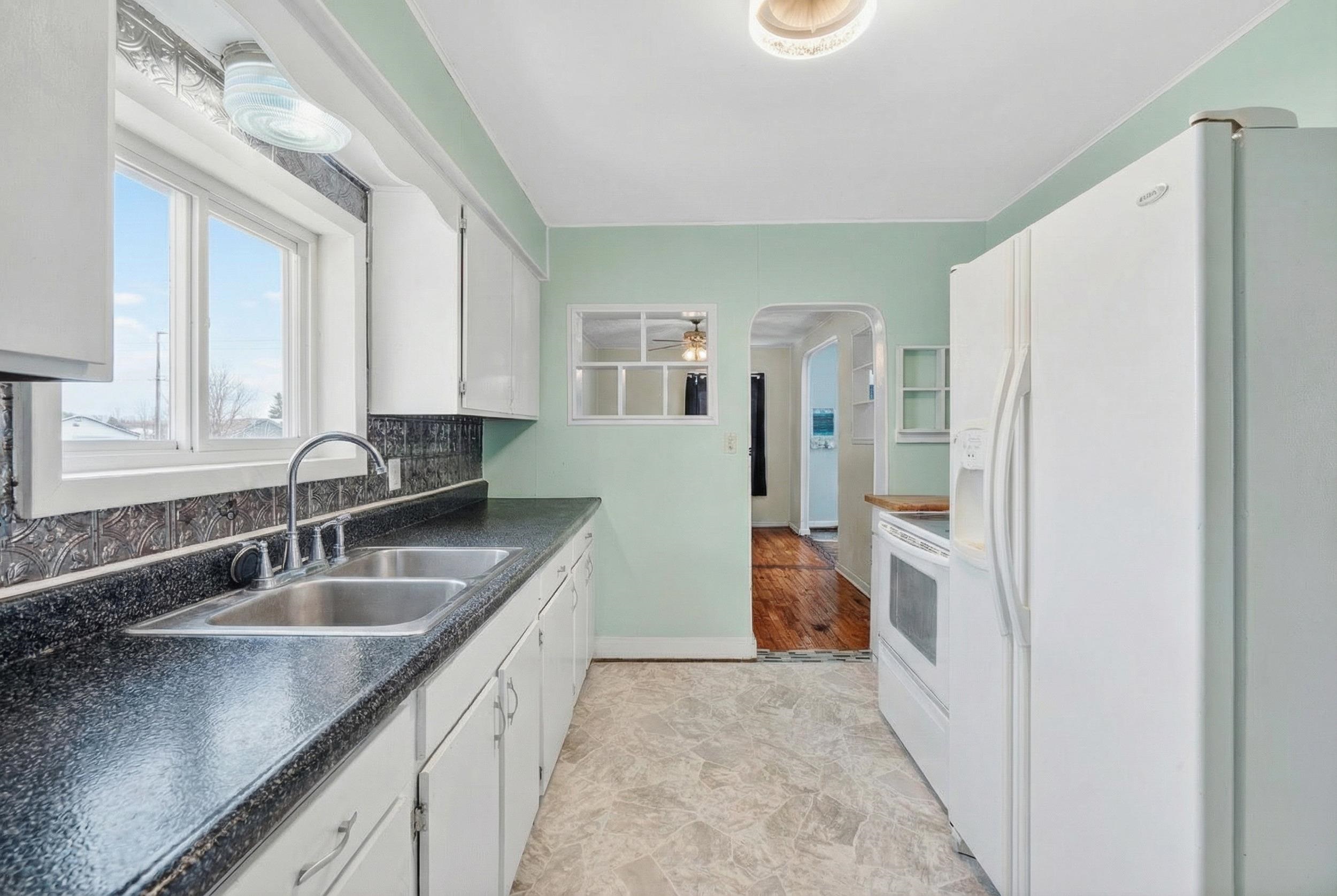 523 Michigan Street Omro, WI 54963 - Photo 5 of 20