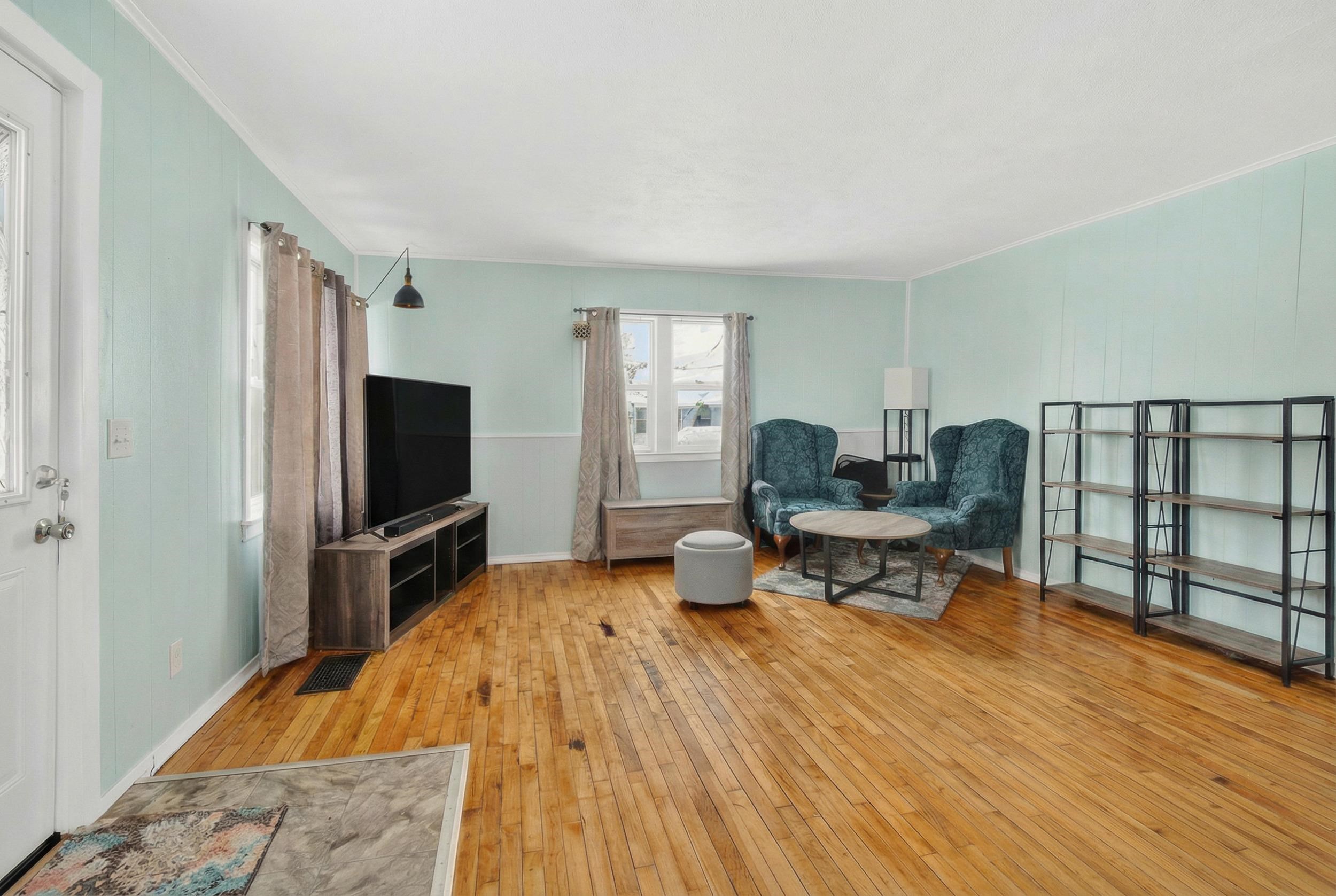 523 Michigan Street Omro, WI 54963 - Photo 9 of 20