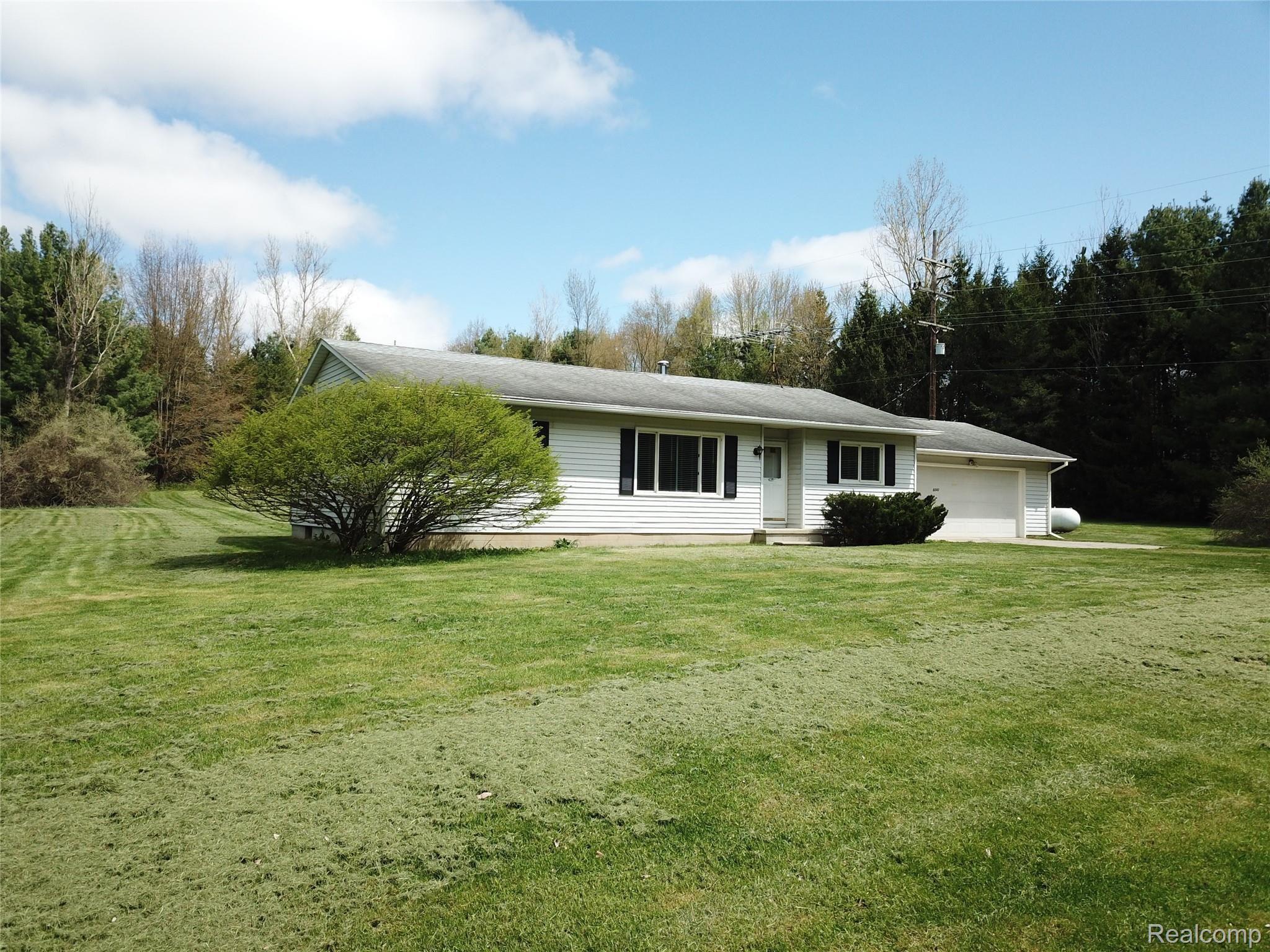 6040 West Coon Lake Road Howell, MI 48843 - Photo 3 of 58 1b.JPG