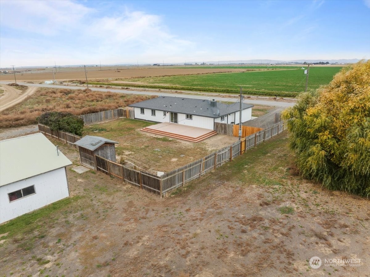 465 South Lemaster Road Othello, WA 99344 - Photo 40 of 40 a view of a terrace with a ocean view