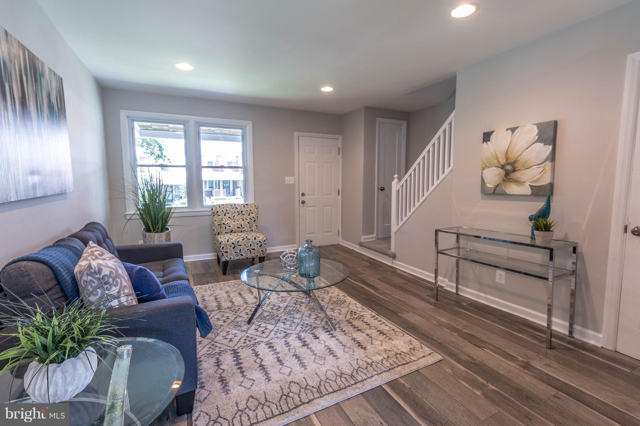 4425 Manorview Road Baltimore, MD 21229 - Photo 5 of 26 Living Room