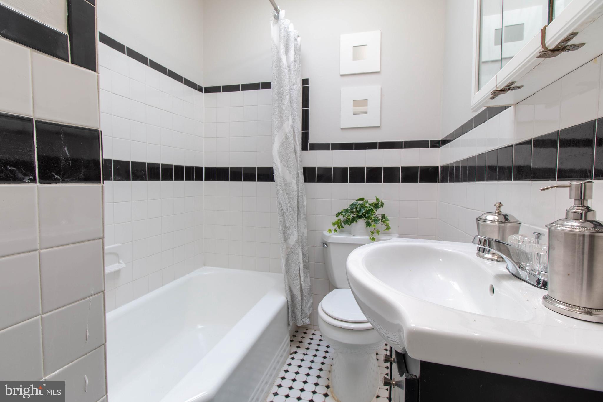 4425 Manorview Road Baltimore, MD 21229 - Photo 10 of 26 Bath