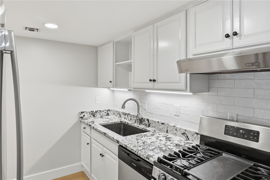 1474 Marsh Road Perinton, NY 14534 - Photo 7 of 22