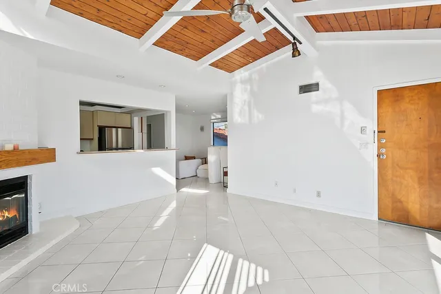a view of empty room with window