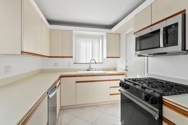 a close view of sink and tap