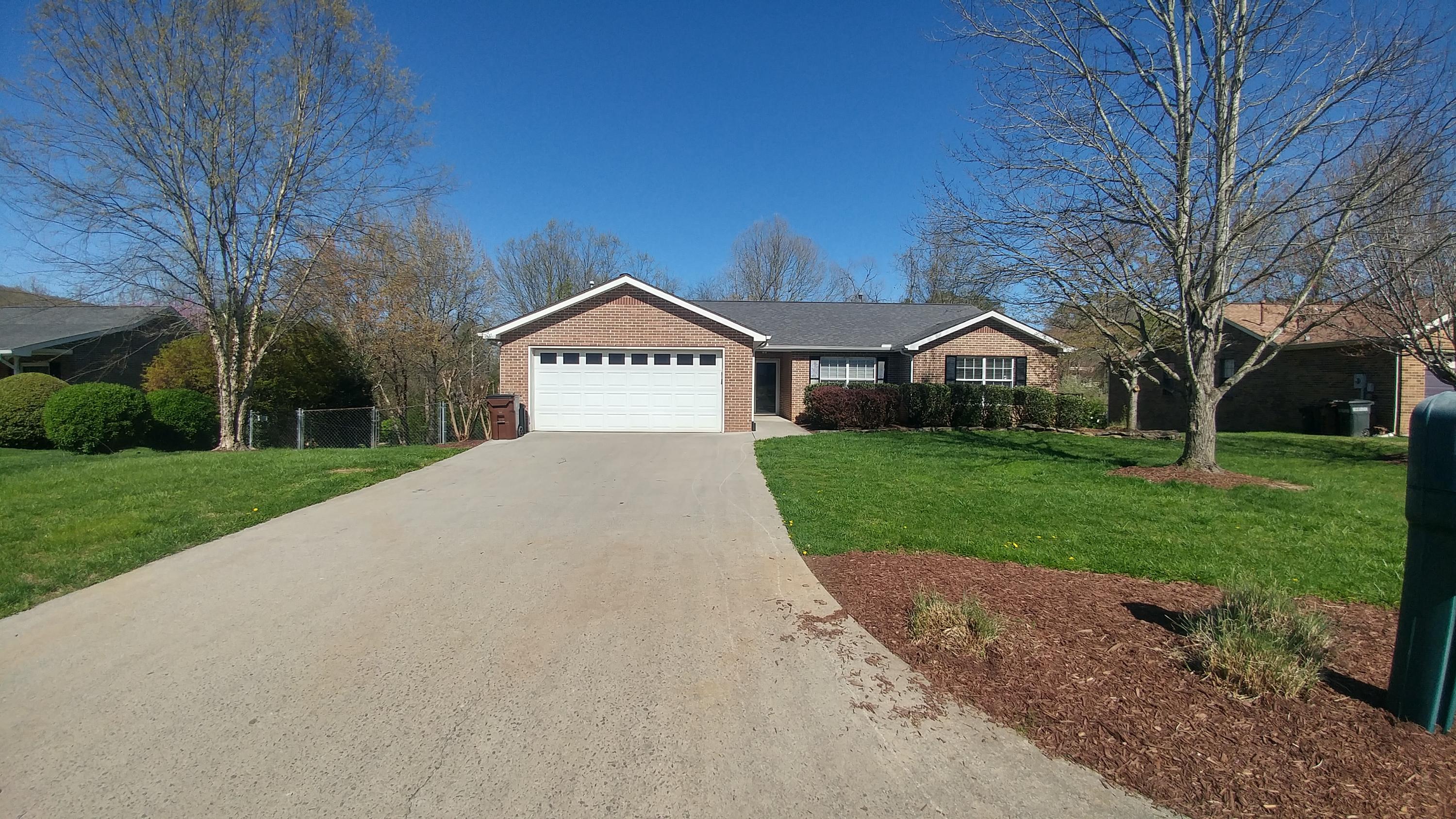 112 Capital Circle Oak Ridge, TN 37830 - Photo 4 of 35 0402211617_HDR