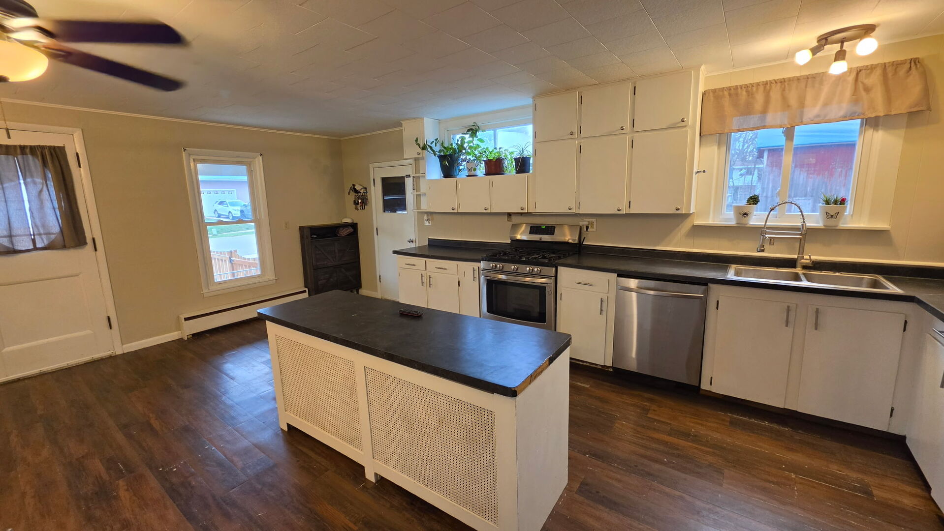 145 4th Street Capron, IL 61012 - Photo 6 of 29