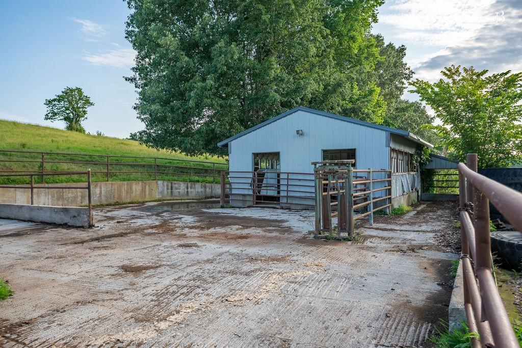 400 McIntosh Chapel Road Nortonville, KY 42442 - Photo 13 of 15 a view of a barn in the backyard