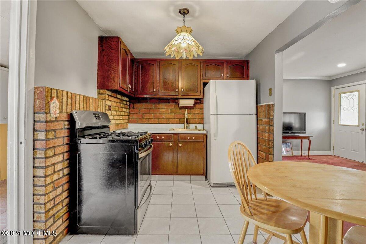 328 Aldrich Road Howell, NJ 07731 - Photo 9 of 31 09-Kitchen