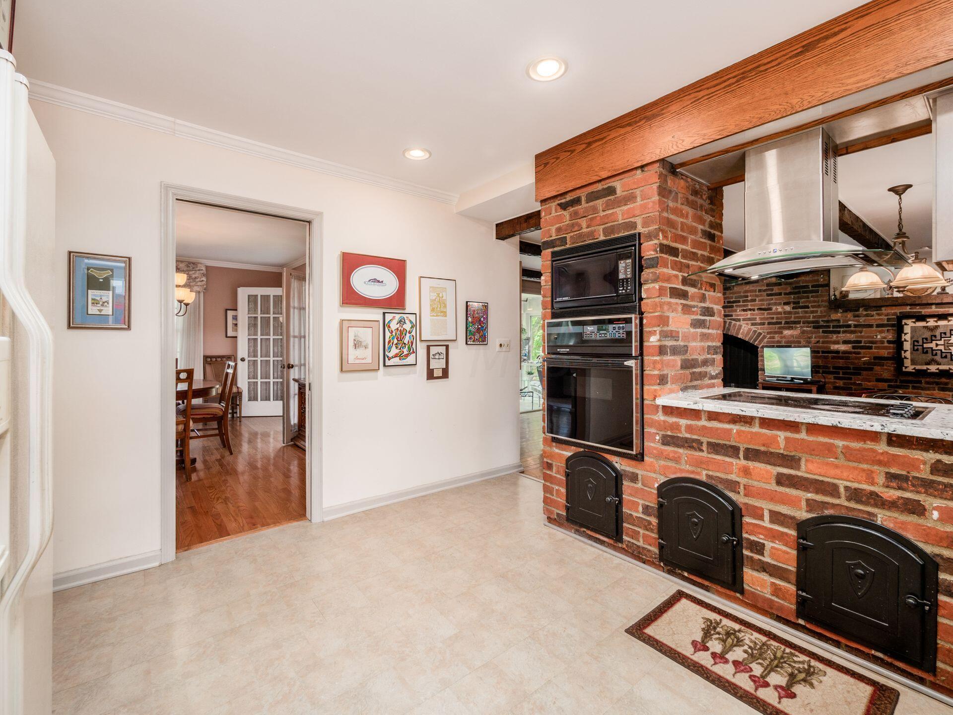 628 Old Farm Road Columbus, OH 43213 - Photo 20 of 71 Kitchen
