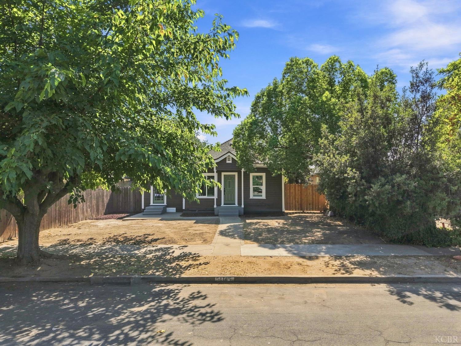 1145 D Street Reedley, CA 93654 - Photo 4 of 40 Gallery Image 4