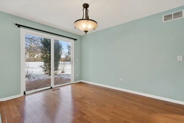 $495,000 | 607 Wainsford Drive, Hoffman Estates, IL 60169