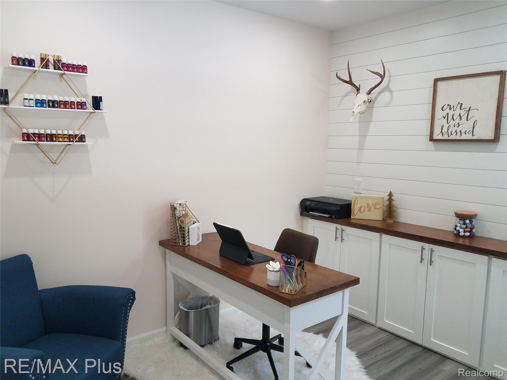 2337 King Road Lapeer, MI 48446 - Photo 32 of 80 20 office.jpg