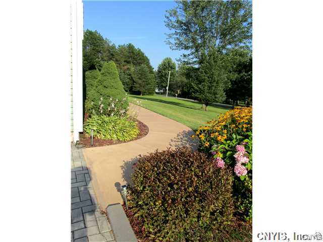 8493 North Poolsbrook Road Kirkville, NY 13082 - Photo 3 of 24 Gallery Image 3