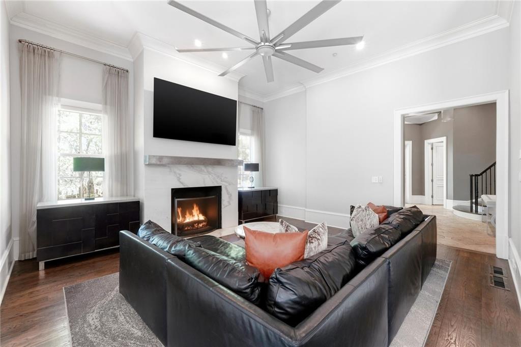 218 Londonberry Road Northwest Atlanta, GA 30327 - Photo 22 of 81