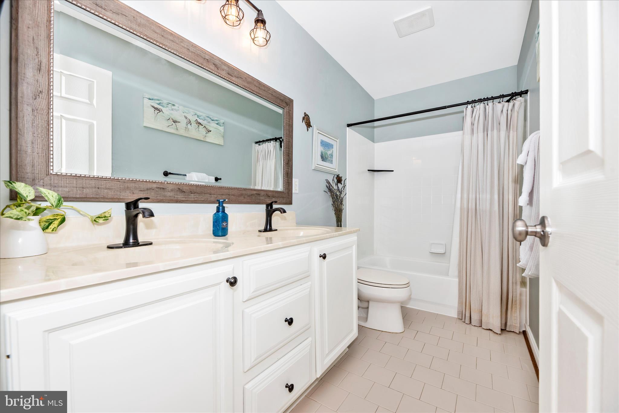 3045 Averley Road Ijamsville, MD 21754 - Photo 41 of 73 Upstairs Hall Bathroom