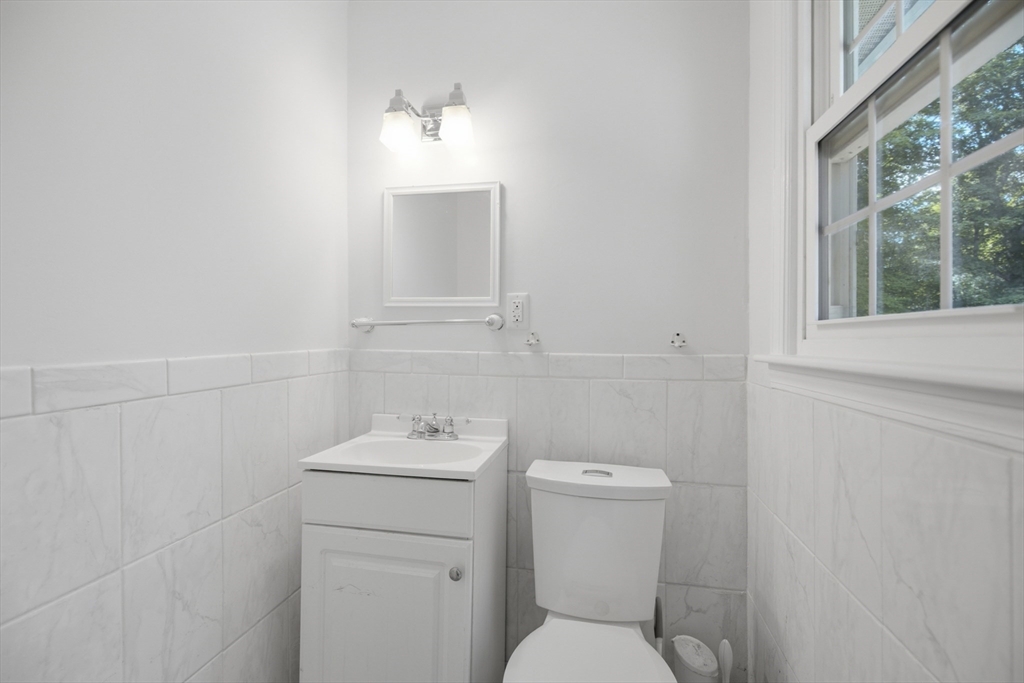 198 Hollis Road Lunenburg, MA 01462 - Photo 20 of 29 Gallery Image 20