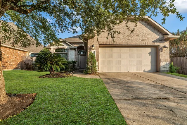 $440,000 | 155 Magnolia Grove Lane, Conroe, TX 77384