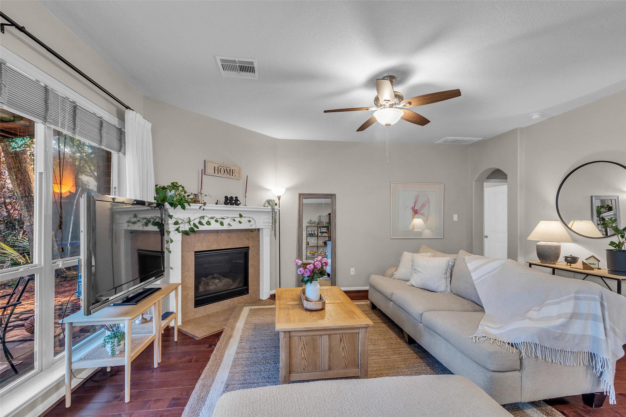 155 Magnolia Grove Lane Conroe, TX 77384 - Photo 6 of 25 Space, perfect for relaxation and entertaining